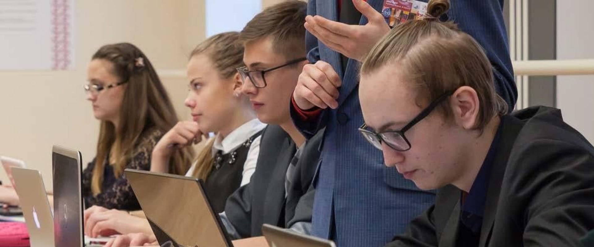 Real-time Audio and Video Communication for IB Chemistry Students